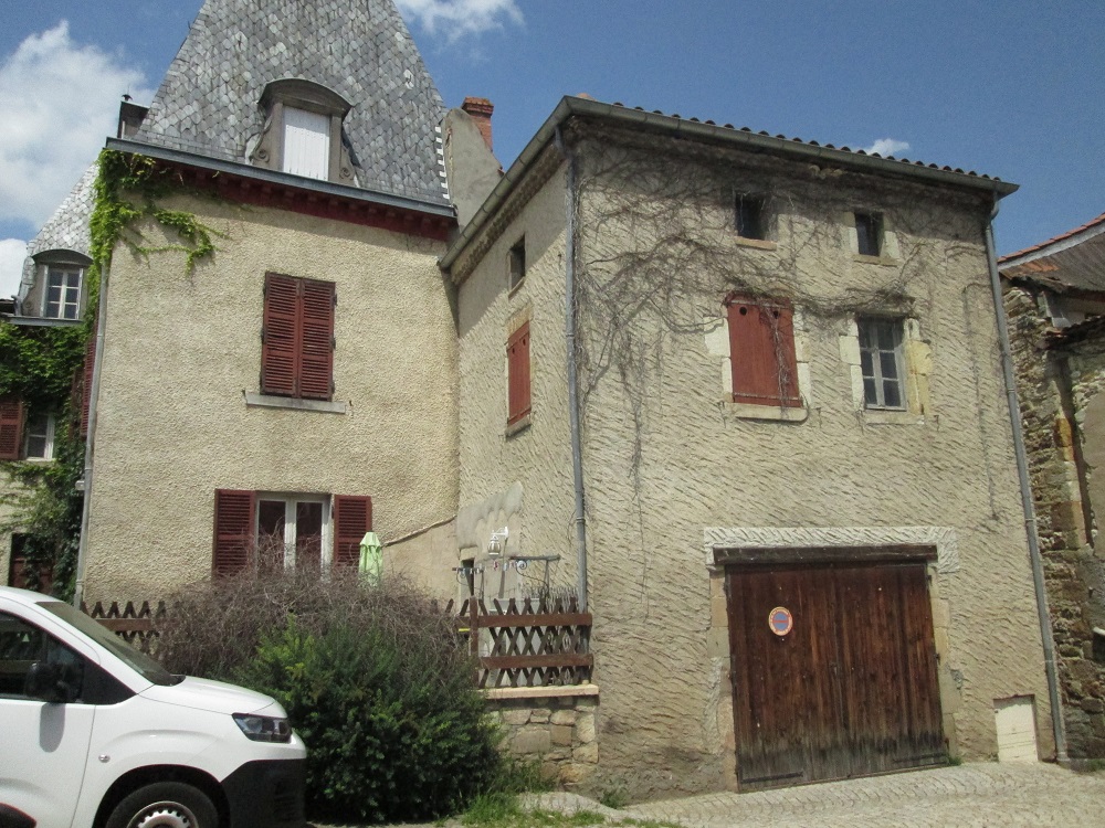 6 Chambres Chambres, ,Maison,A vendre,1161